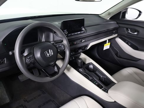 Certified 2025 Honda Accord SE image 27