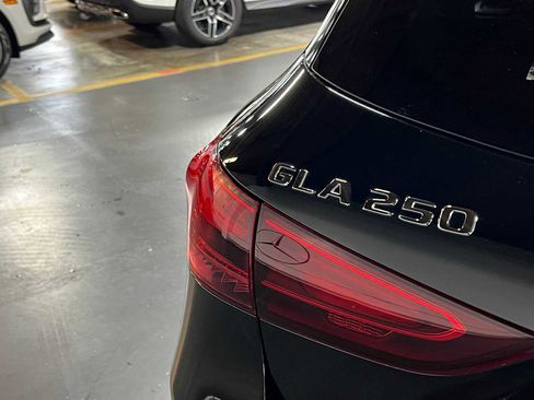 Used 2025 Mercedes-Benz GLA 250 4MATIC image 15
