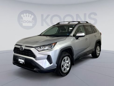 Used 2021 Toyota RAV4 LE AWD/4WD image 1