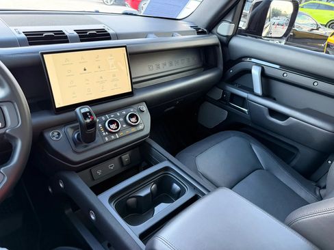 Used 2023 Land Rover Defender 130 X-Dynamic SE AWD/4WD image 46