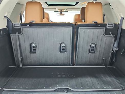 Certified 2025 Nissan Pathfinder Platinum FWD image 10