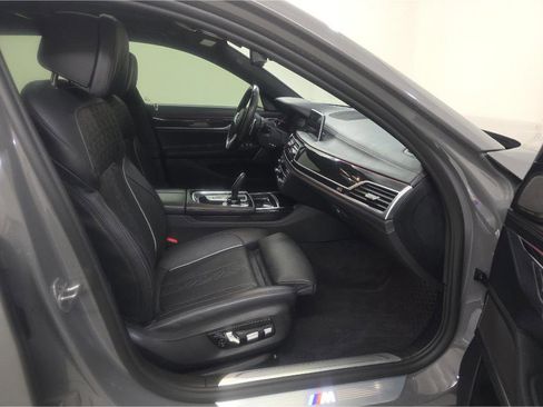 Used 2022 BMW 750i xDrive w/ Luxury Rear Seating Package image 7