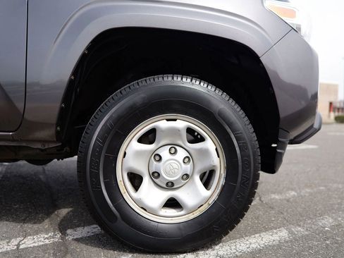 Used 2016 Toyota Tacoma SR image 12