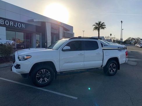Used 2017 Toyota Tacoma TRD Sport image 2