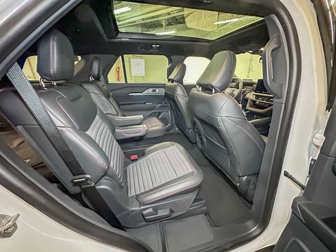 New 2026 Ford Explorer ST-Line w/ ST-Line Street Pack image 4