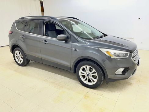Used 2017 Ford Escape SE w/ Equipment Group 201A image 7