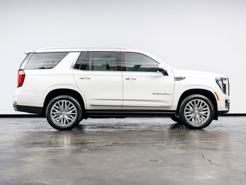 Used 2025 GMC Yukon Denali w/ Denali Reserve Package image 24