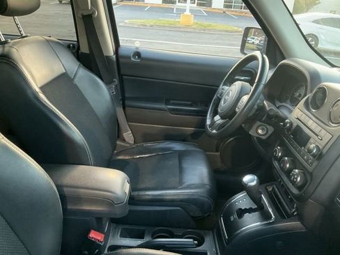 Used 2017 Jeep Patriot Sport w/ Power Value Group image 3