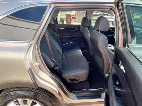 Used 2018 Kia Sorento L image 36
