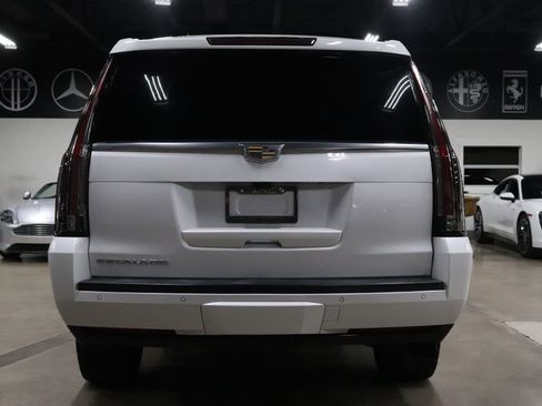 Used 2020 Cadillac Escalade ESV Premium Luxury image 4