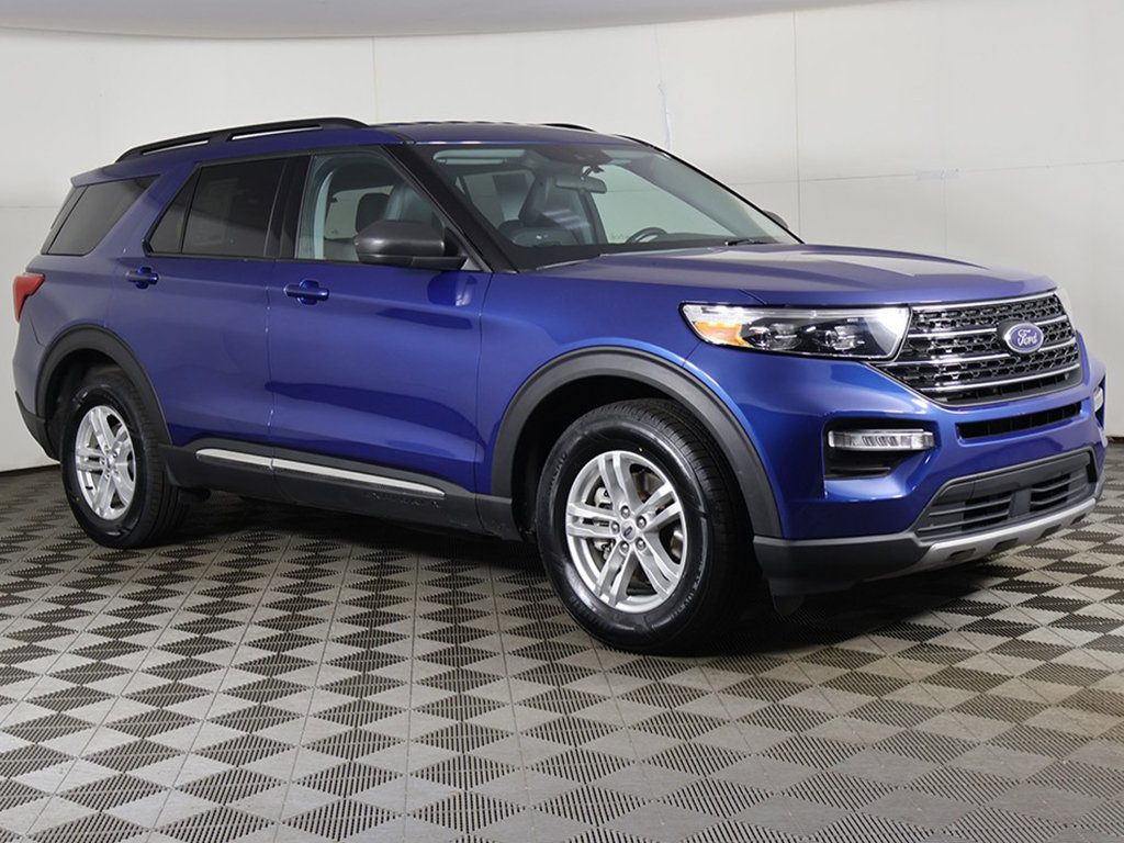 Used 2023 Ford Explorer XLT w/ Equipment Group 202A AWD/4WD image 3