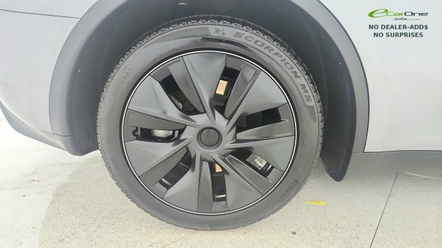 Used 2025 Tesla Model Y Long Range RWD image 64