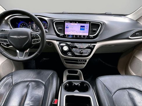 Used 2022 Chrysler Pacifica Touring-L FWD image 14