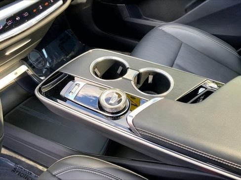 Used 2024 Cadillac Lyriq Luxury AWD/4WD image 17