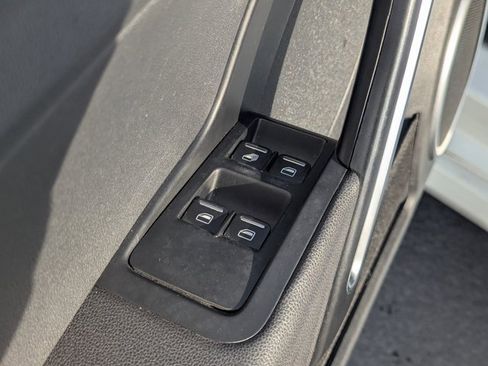 Used 2019 Volkswagen Beetle 2.0T SE image 16