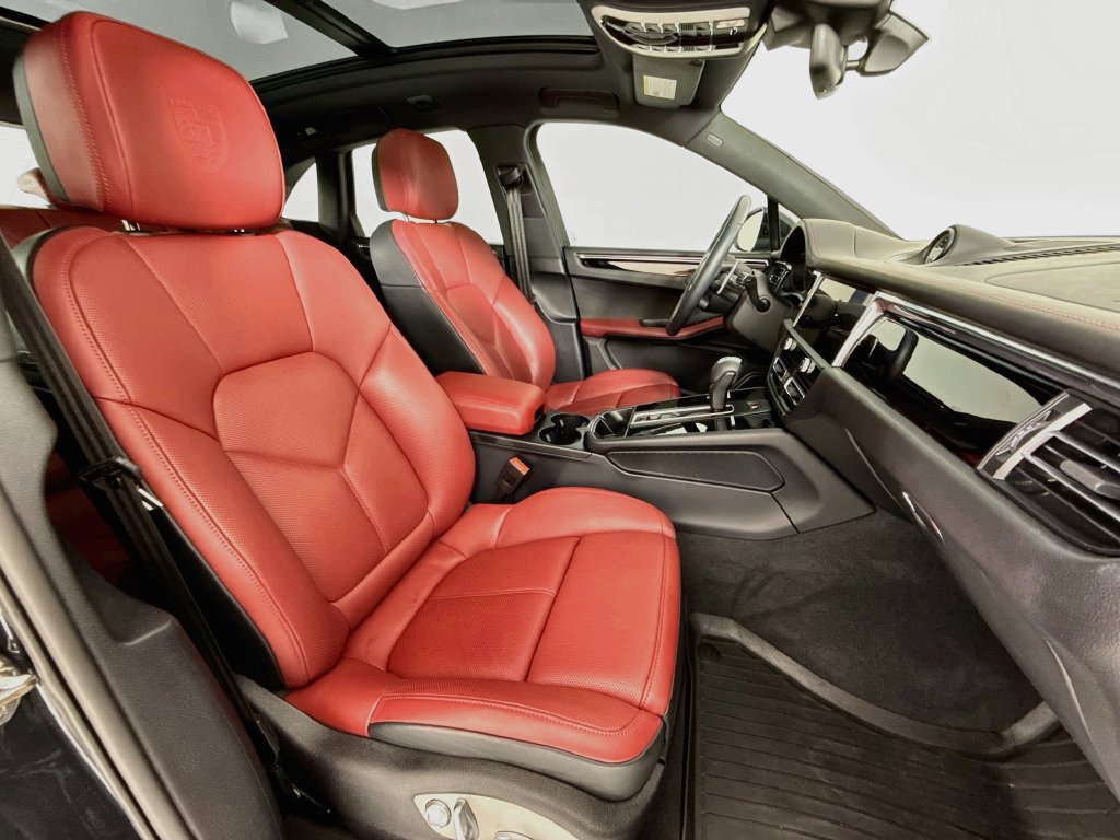 Certified 2026 Porsche Macan S AWD/4WD image 30