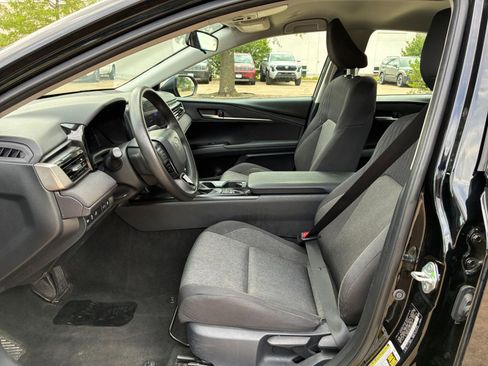 Used 2025 Toyota Camry LE image 30