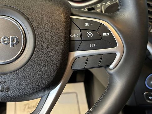 Used 2016 Jeep Cherokee Overland AWD/4WD image 12