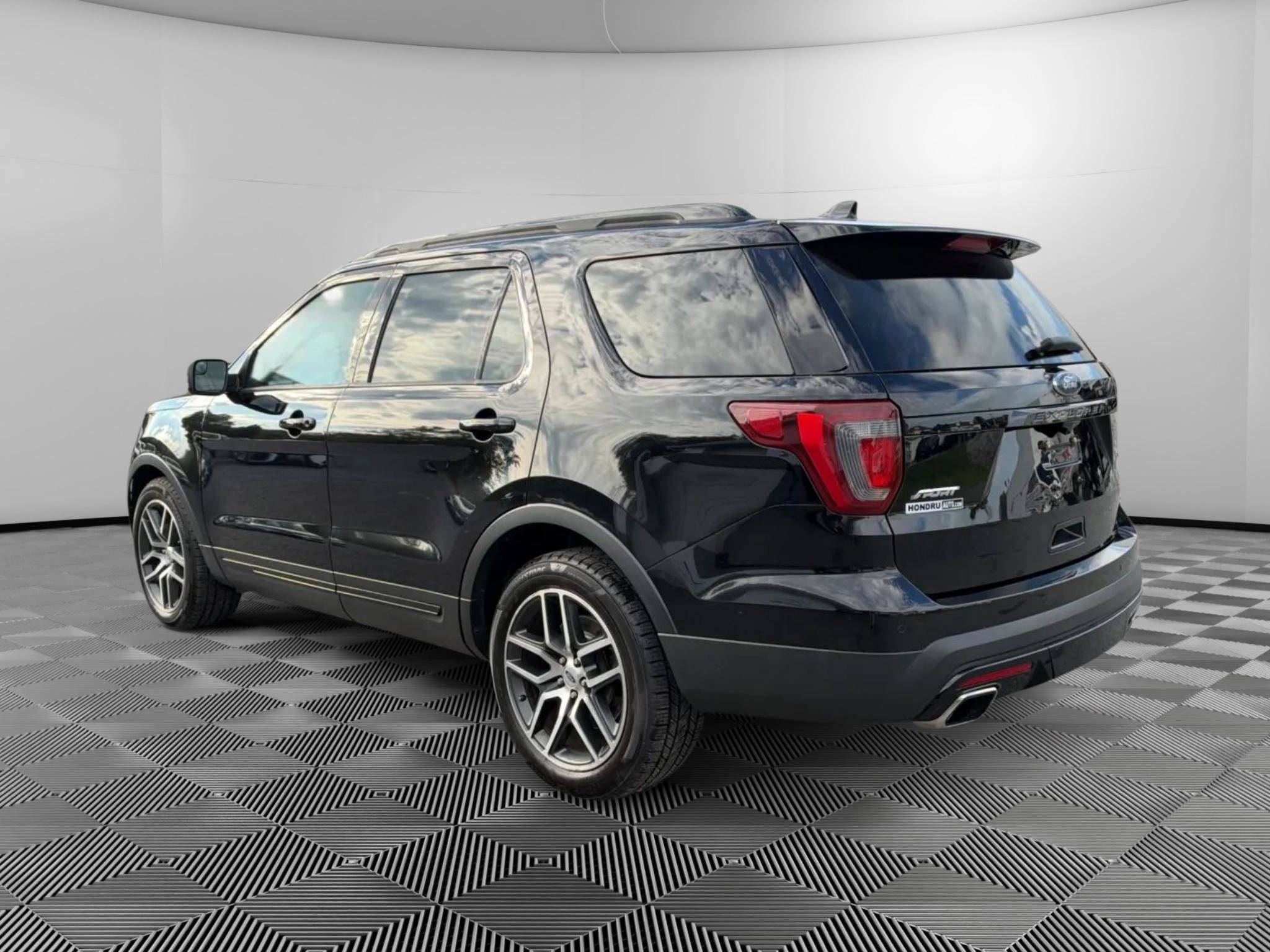 Used 2017 Ford Explorer Sport AWD/4WD image 3