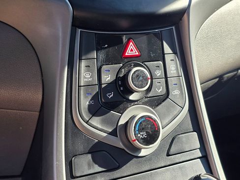 Used 2016 Hyundai Elantra SE image 26