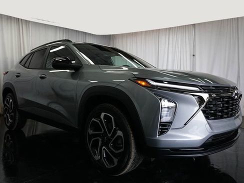 New 2026 Chevrolet Trax RS FWD image 2