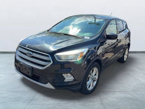 Certified 2017 Ford Escape SE w/ SE Cold Weather Package AWD/4WD image 3