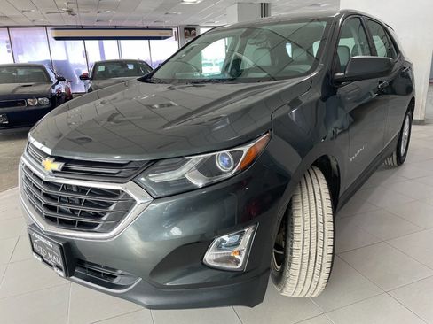 Used 2018 Chevrolet Equinox LS image 3