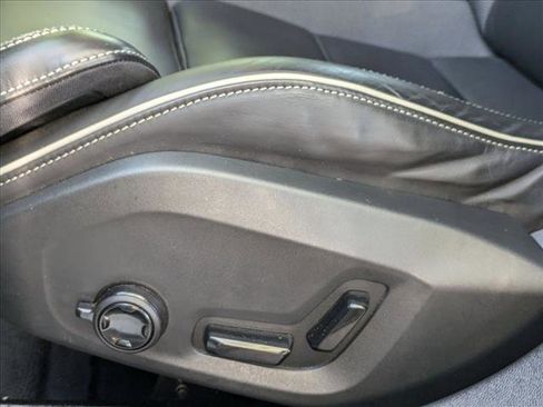 Used 2019 Volvo S60 T5 R-Design image 4