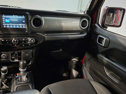 Used 2021 Jeep Wrangler Unlimited Sahara w/ Cold Weather Group image 11