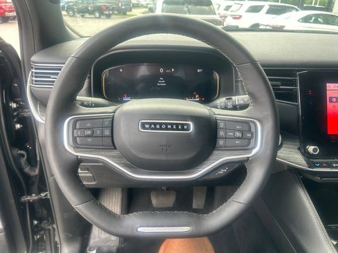 Used 2024 Jeep Wagoneer L Series III w/ Premium Group I AWD/4WD image 22