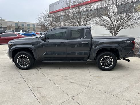 Used 2025 Toyota Tacoma TRD Sport w/ TRD Sport Premium Package image 9
