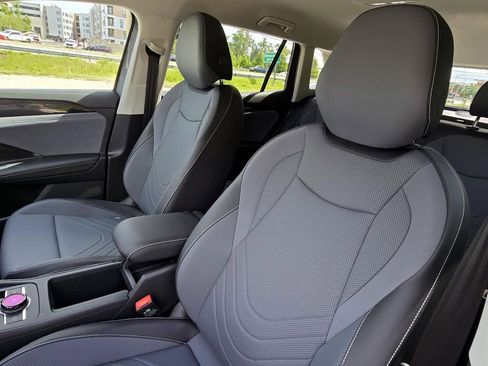 New 2025 Volkswagen Tiguan SE image 19