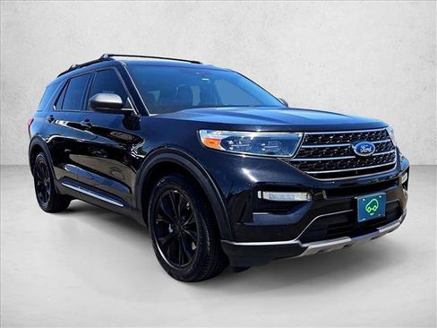 Used 2020 Ford Explorer XLT w/ Equipment Group 202A RWD image 2