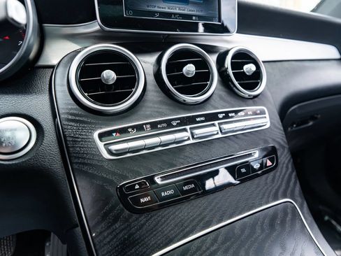 Used 2019 Mercedes-Benz GLC 300 4MATIC w/ Premium Package image 43