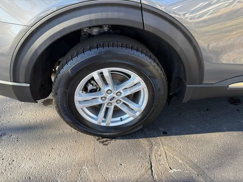 Used 2022 Ford Explorer XLT w/ Equipment Group 202A image 26