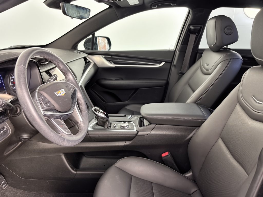 Used 2024 Cadillac XT5 Premium Luxury w/ Technology Package FWD image 5
