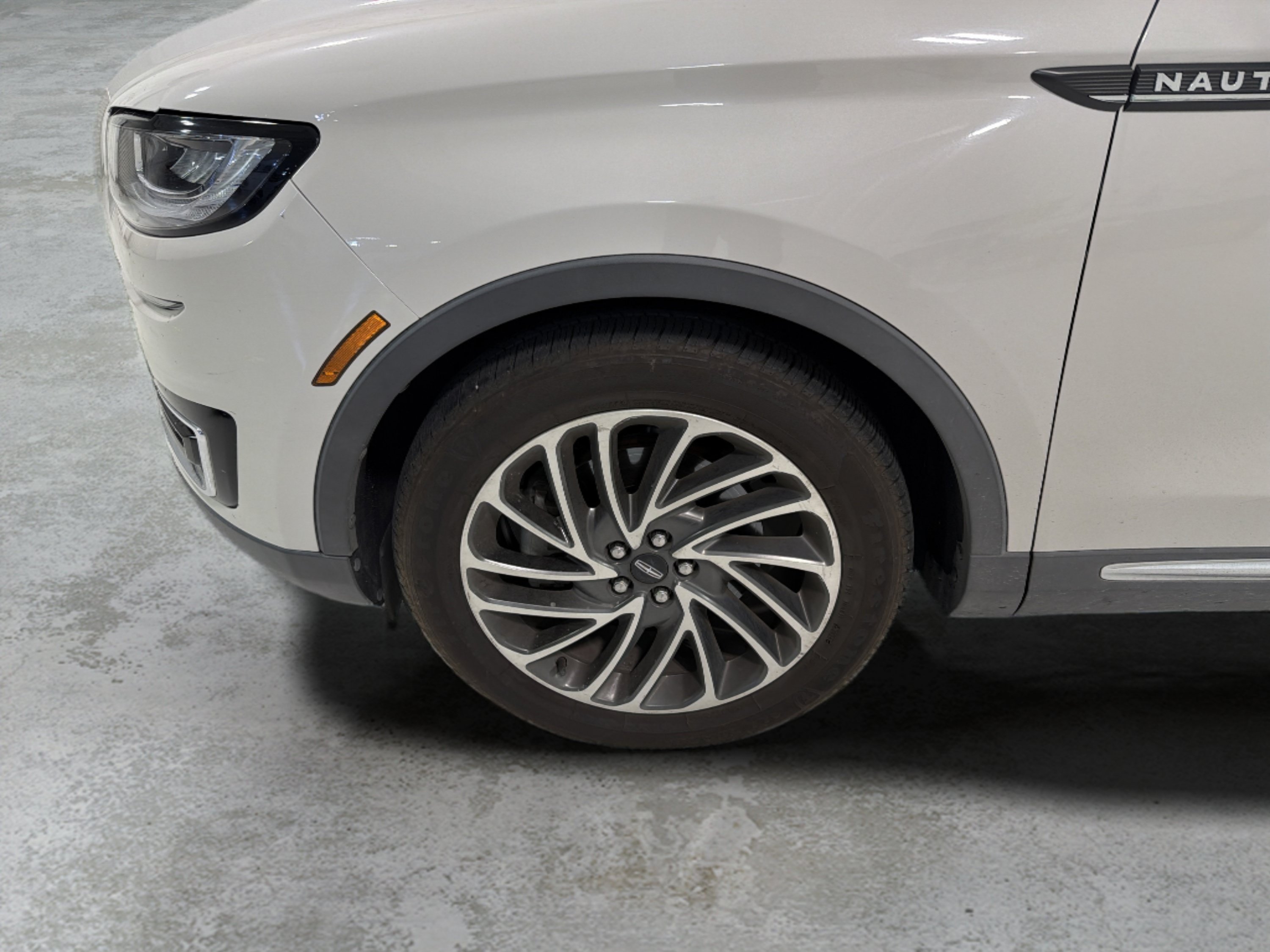 Used 2019 Lincoln Nautilus Reserve FWD image 9