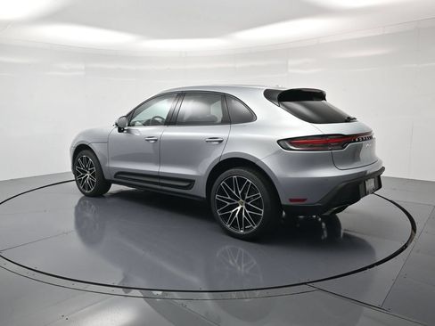 Used 2025 Porsche Macan AWD/4WD image 3