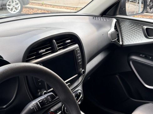 Used 2025 Kia Soul LX w/ LX Technology Package FWD image 33