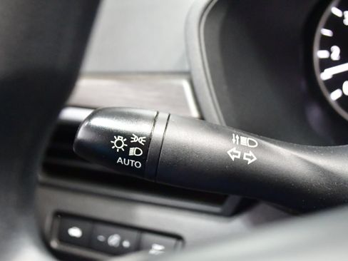 Used 2025 Nissan Altima 2.5 SV FWD image 19