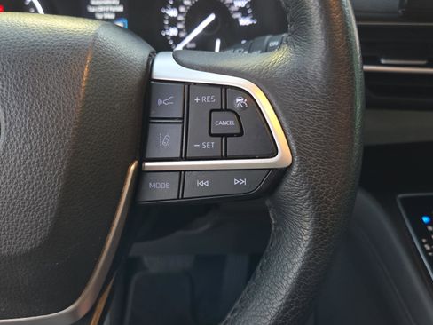 Used 2021 Toyota Sienna XLE image 28