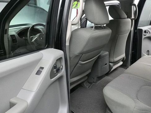 Used 2020 Nissan Frontier SV image 12