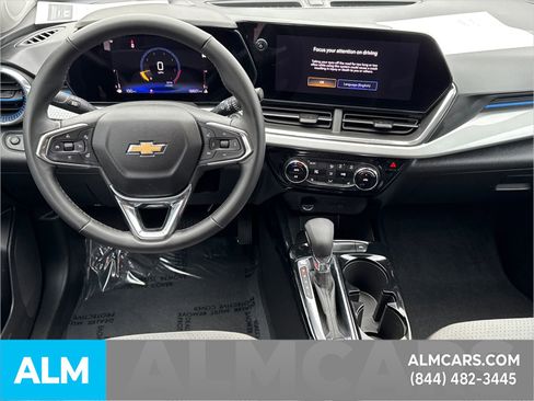 Used 2025 Chevrolet Trax LT w/ LT Convenience Package image 27