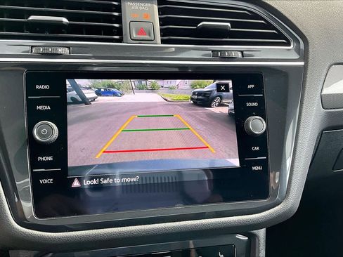 Used 2022 Volkswagen Tiguan SE R-Line AWD/4WD image 27