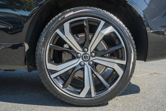 Certified 2024 Volvo XC60 T8 Ultimate w/ Protection Package Premier AWD/4WD image 23