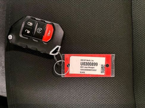 Used 2021 Jeep Wrangler Unlimited Sport AWD/4WD image 31