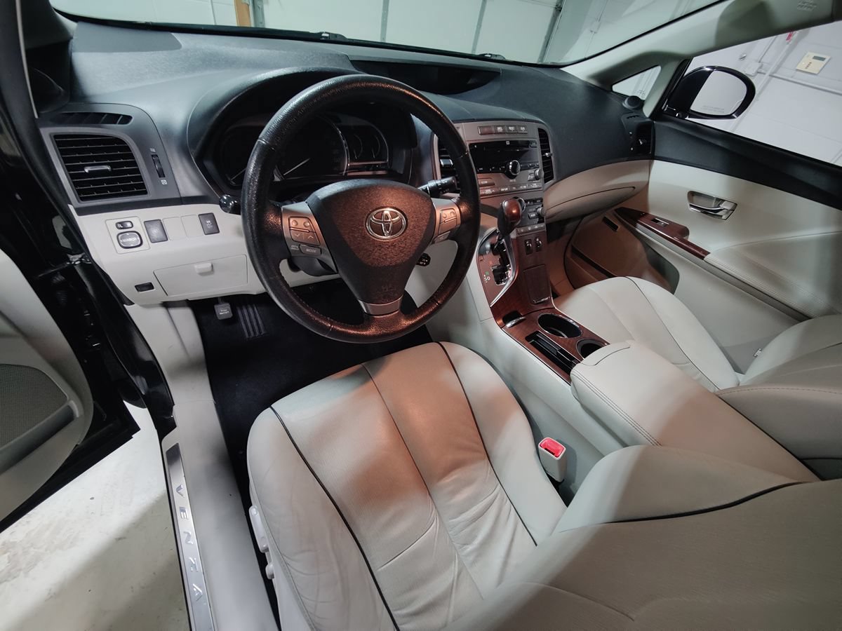 Used 2009 Toyota Venza FWD image 28