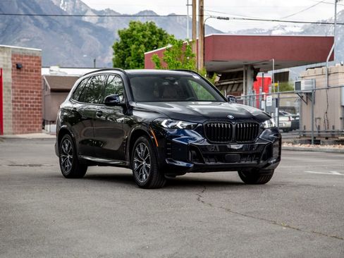 New 2026 BMW X5 xDrive40i w/ M Sport Package AWD/4WD image 7
