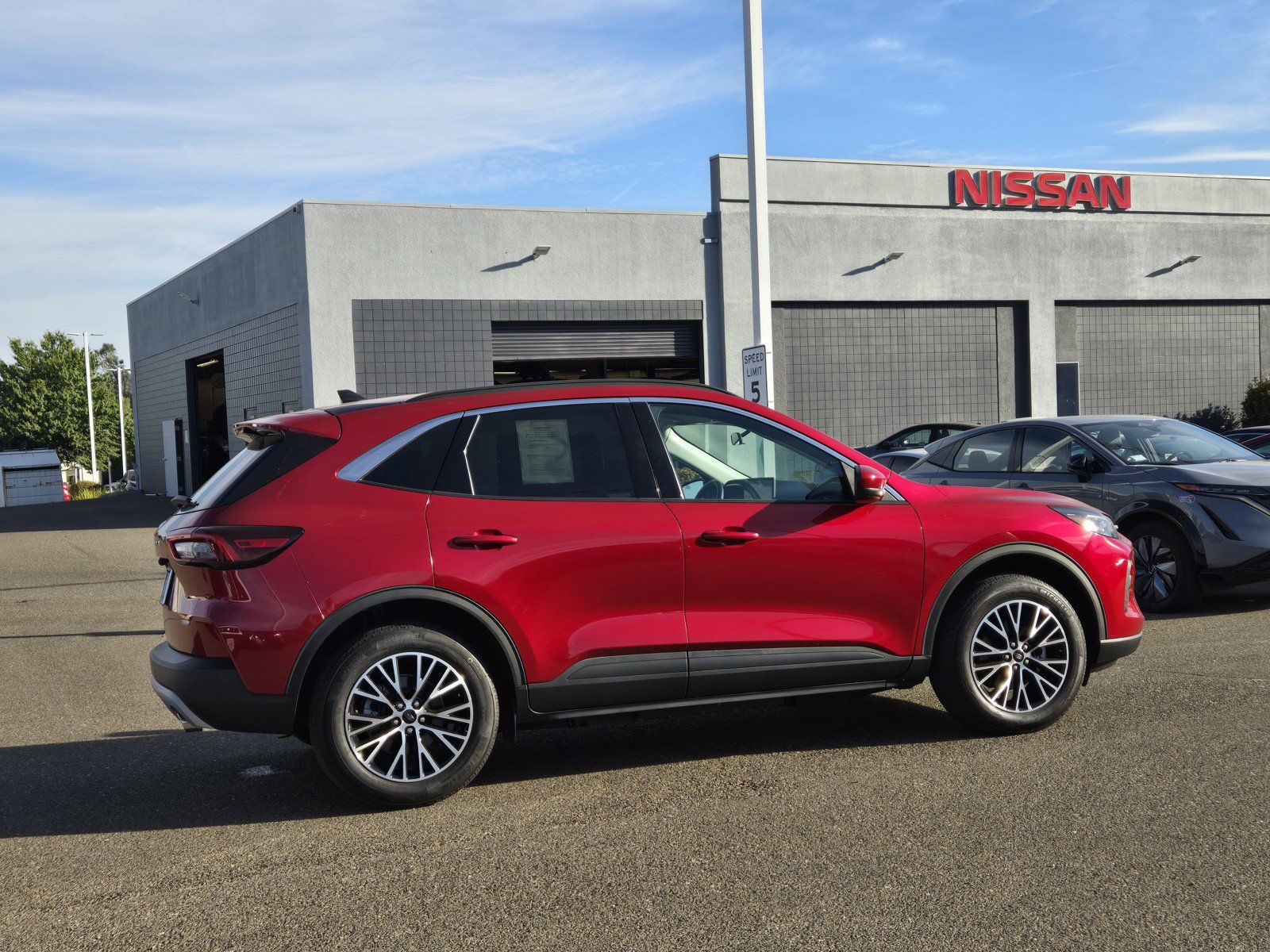Used 2024 Ford Escape SE FWD image 3