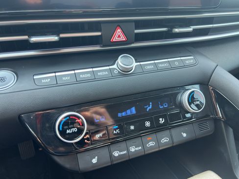 Used 2025 Hyundai Elantra SEL FWD image 8